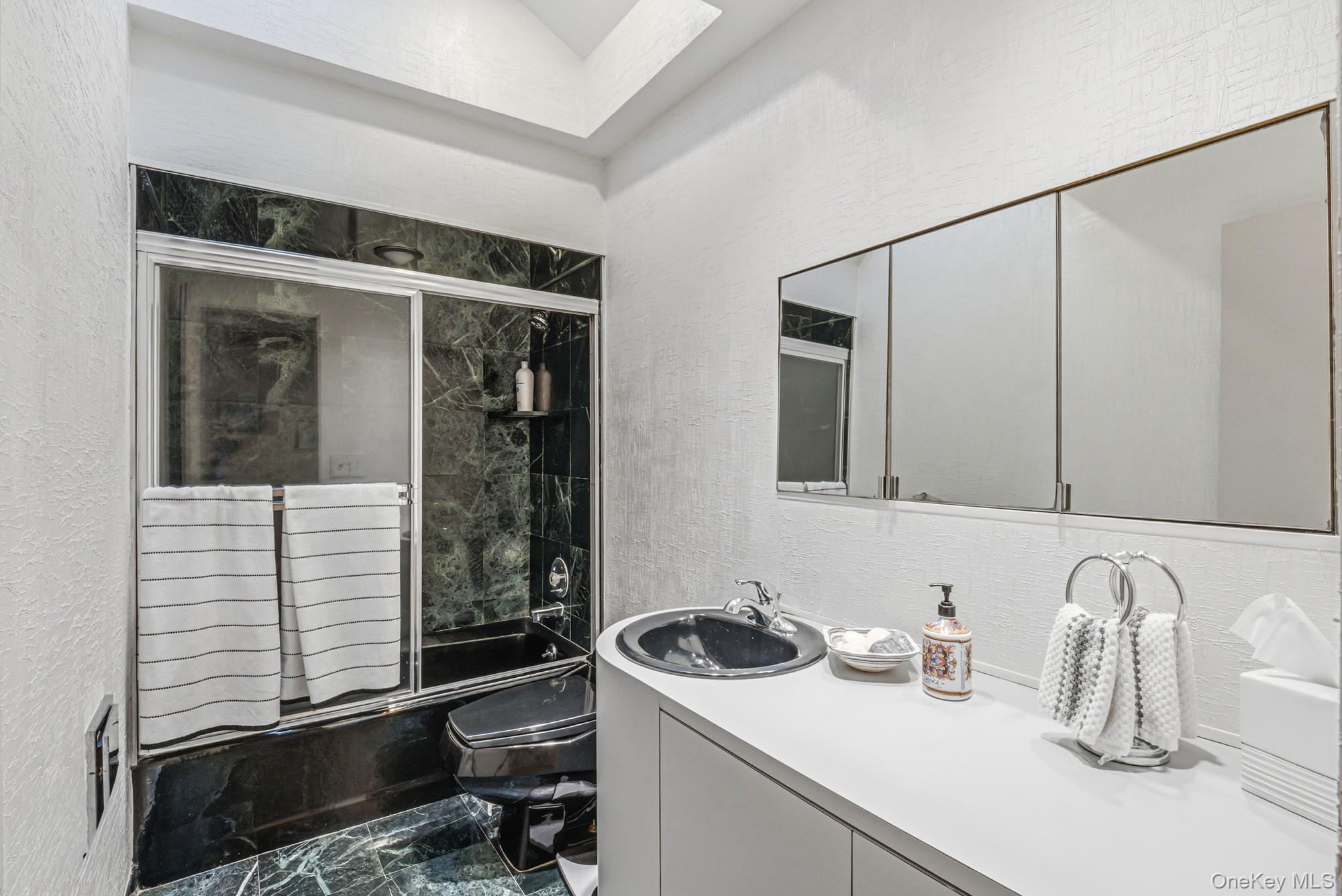 #19 photo, 123 Robby Lane, מחוז נסאו Manhasset Hills , NY 11040