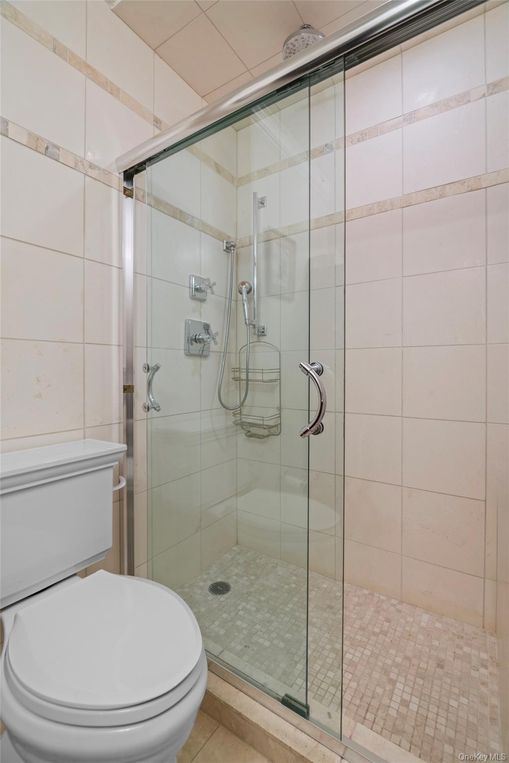 #5 photo, 5812 77th Place, كوينز Middle Village , NY 11379