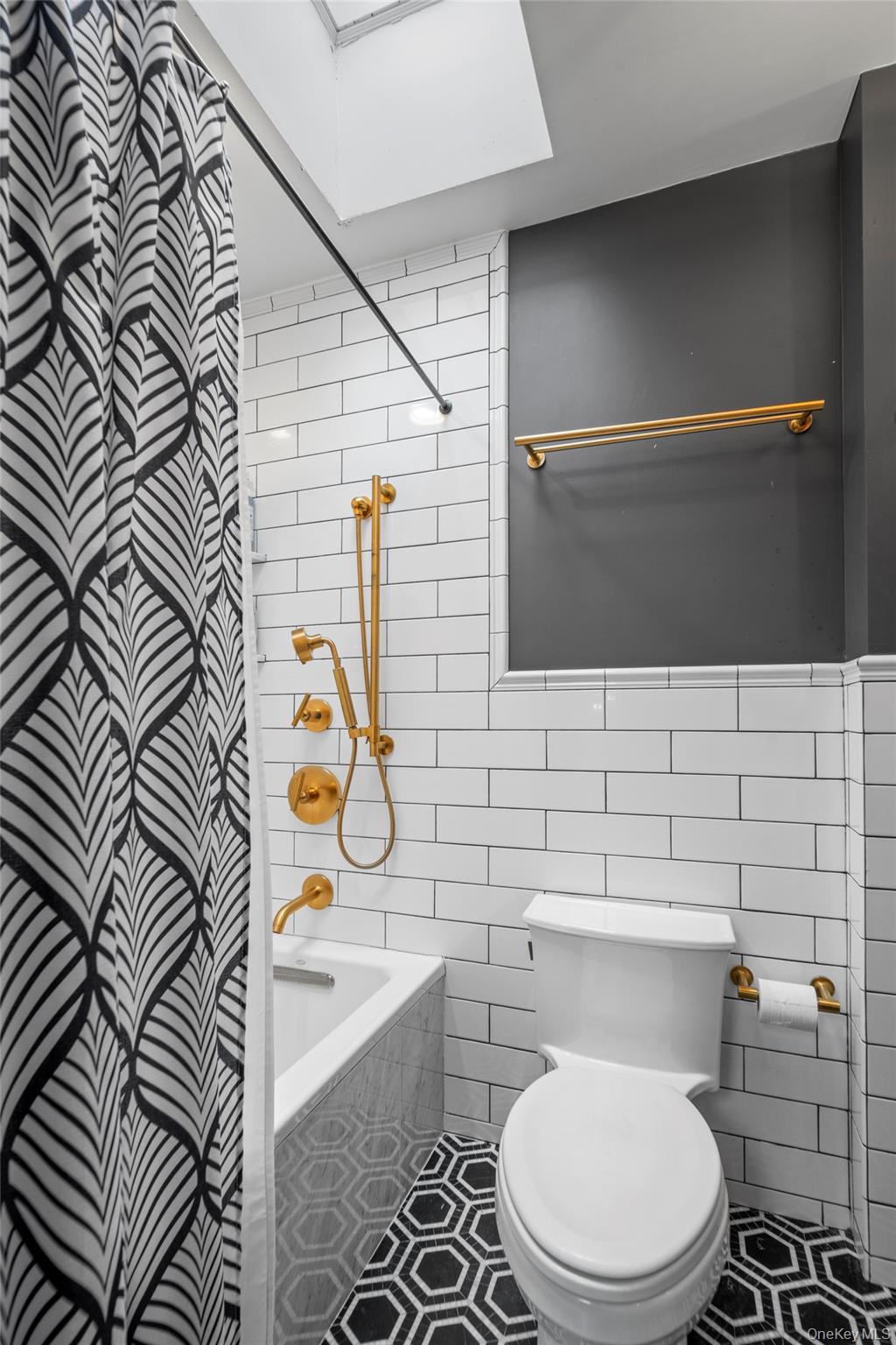 #9 photo, 5812 77th Place, كوينز Middle Village , NY 11379