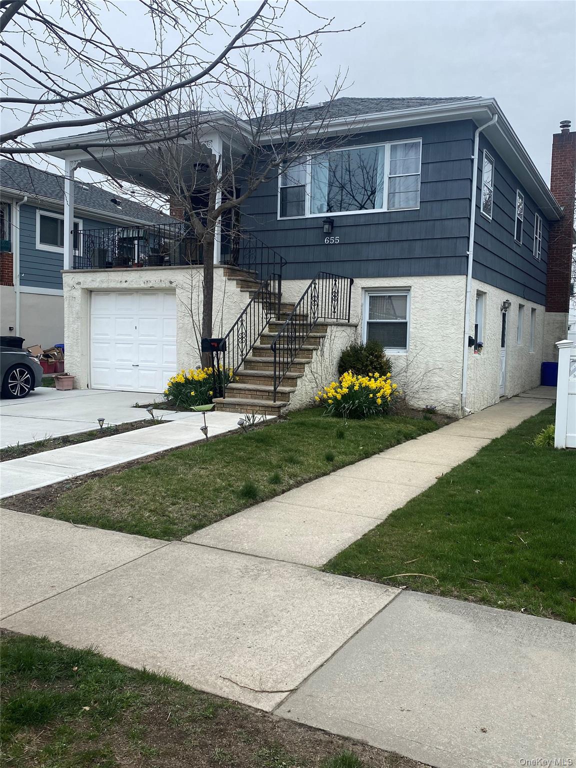 #1 photo, 655 E Walnut Street, מחוז נסאו Long Beach , NY 11561