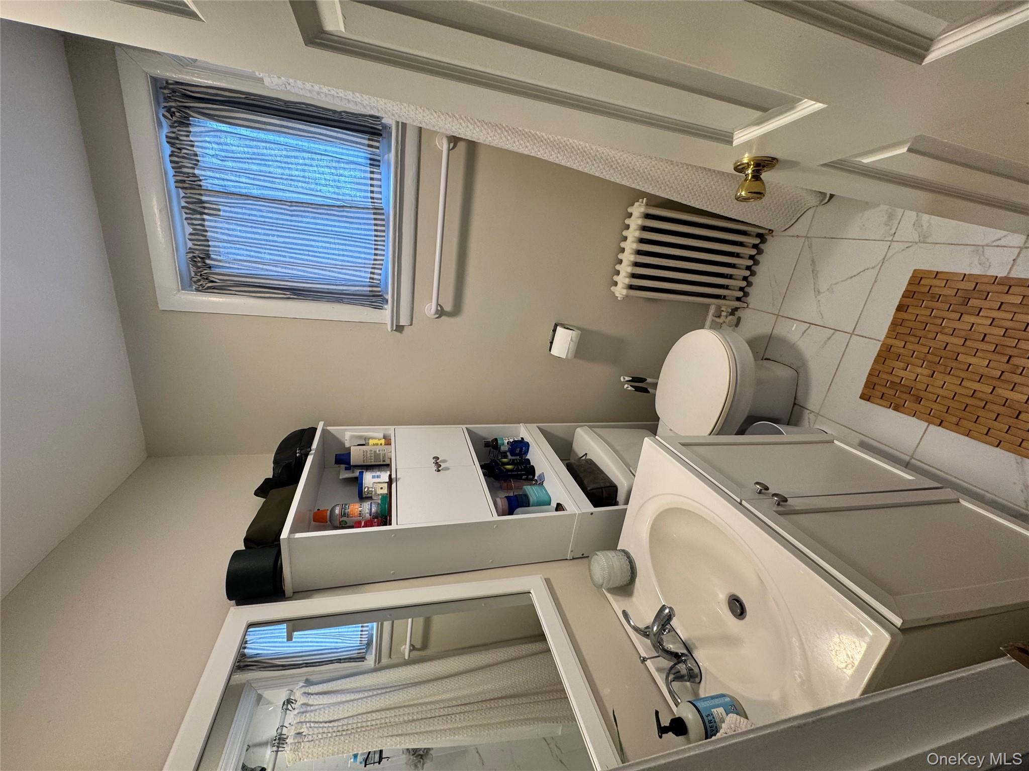 #13 photo, 655 E Walnut Street, מחוז נסאו Long Beach , NY 11561