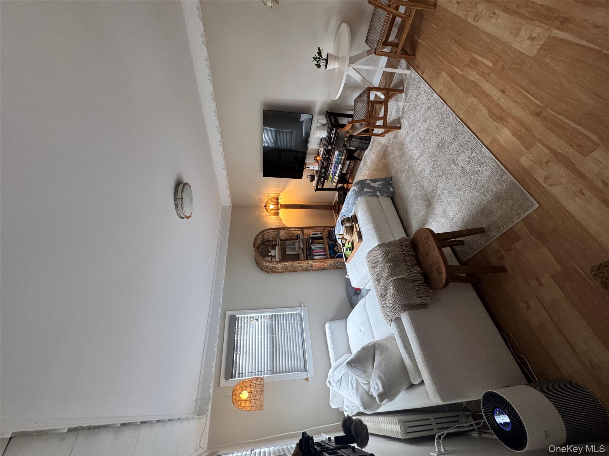 #2 photo, 655 E Walnut Street, מחוז נסאו Long Beach , NY 11561