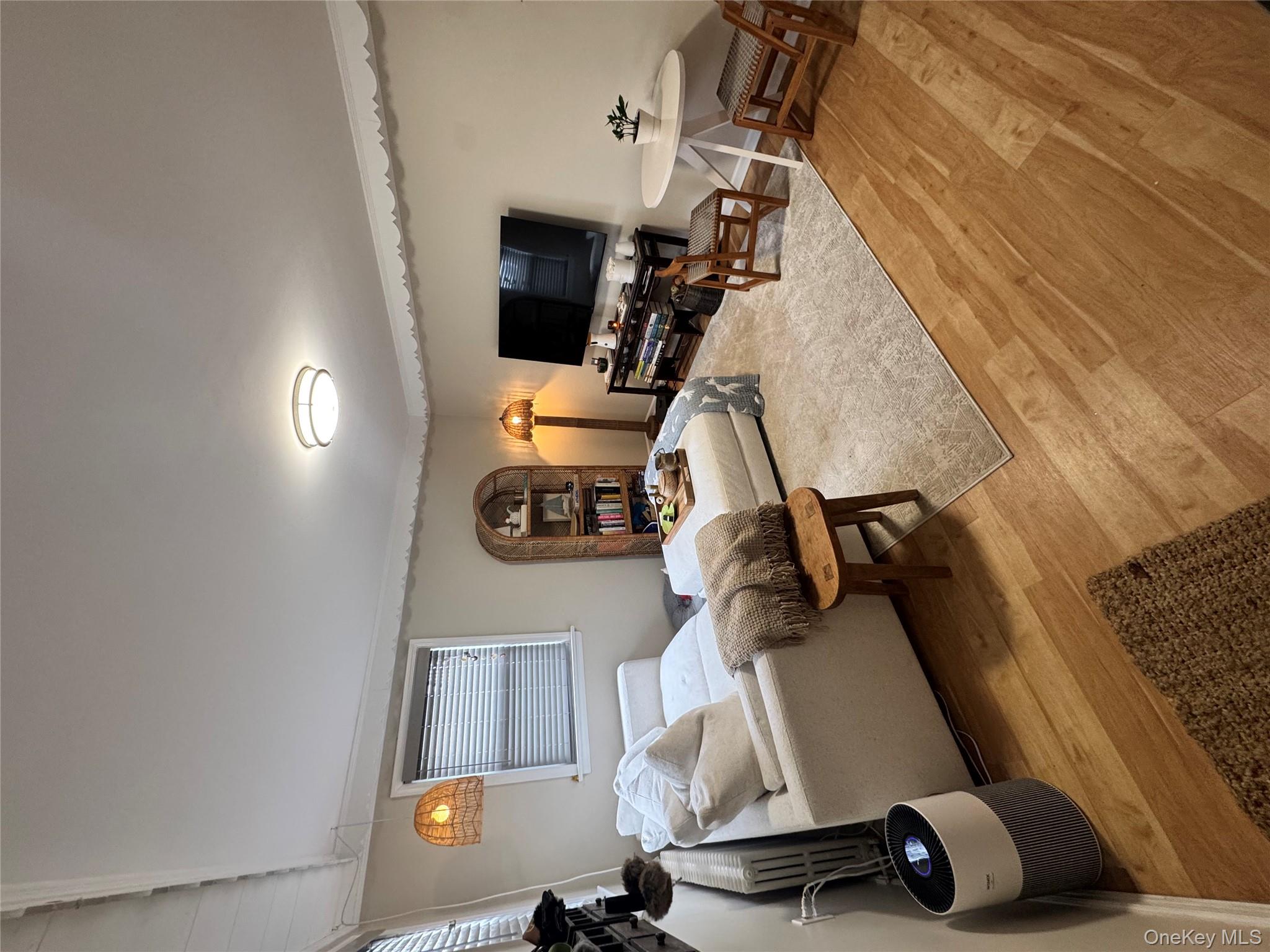 #3 photo, 655 E Walnut Street, מחוז נסאו Long Beach , NY 11561