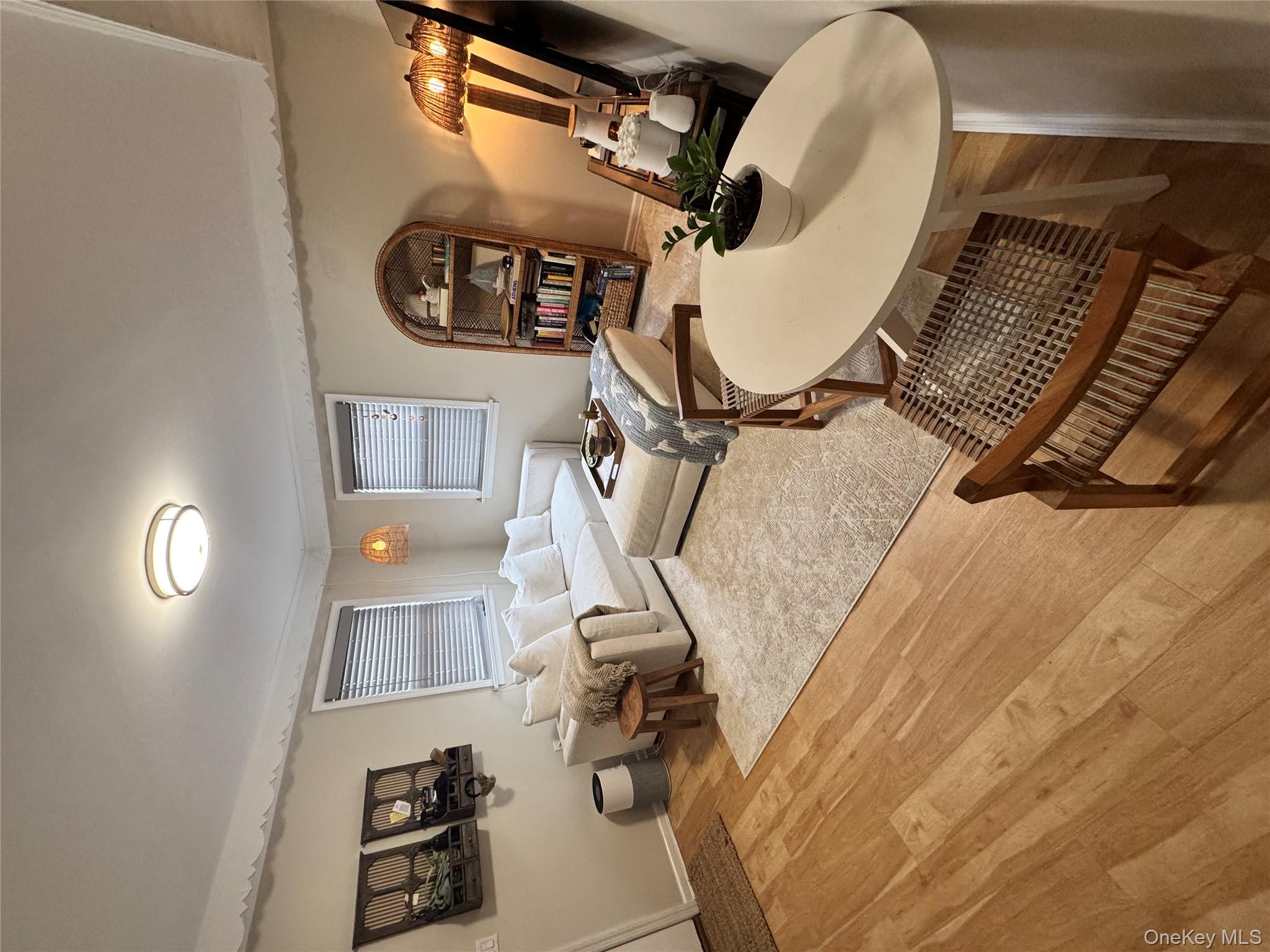 #4 photo, 655 E Walnut Street, מחוז נסאו Long Beach , NY 11561