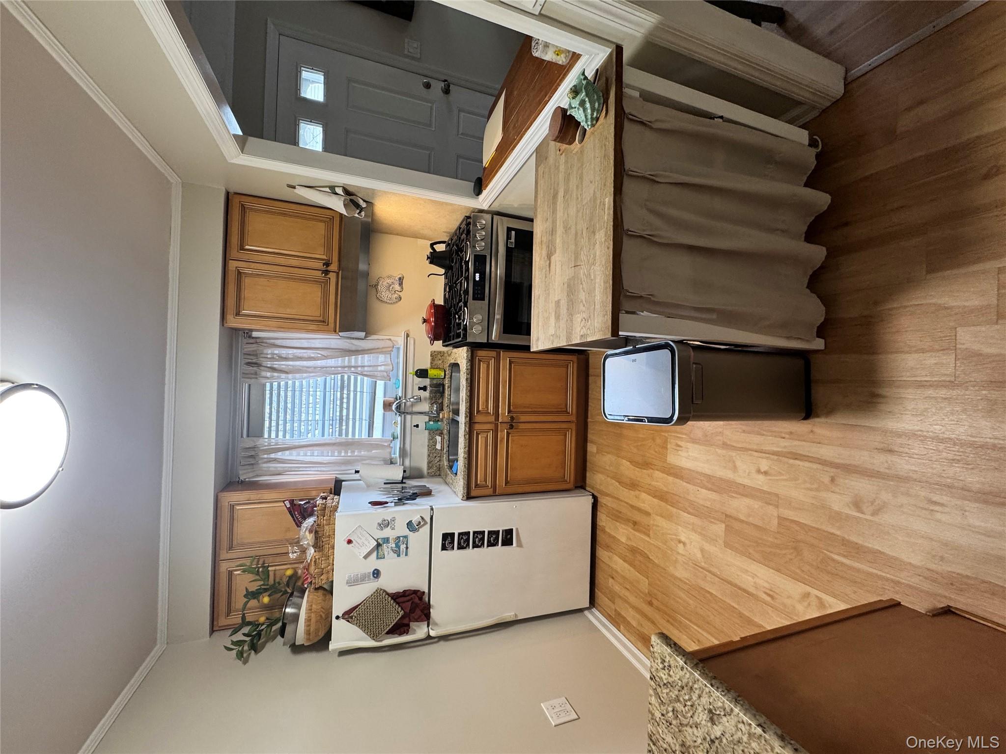 #6 photo, 655 E Walnut Street, מחוז נסאו Long Beach , NY 11561