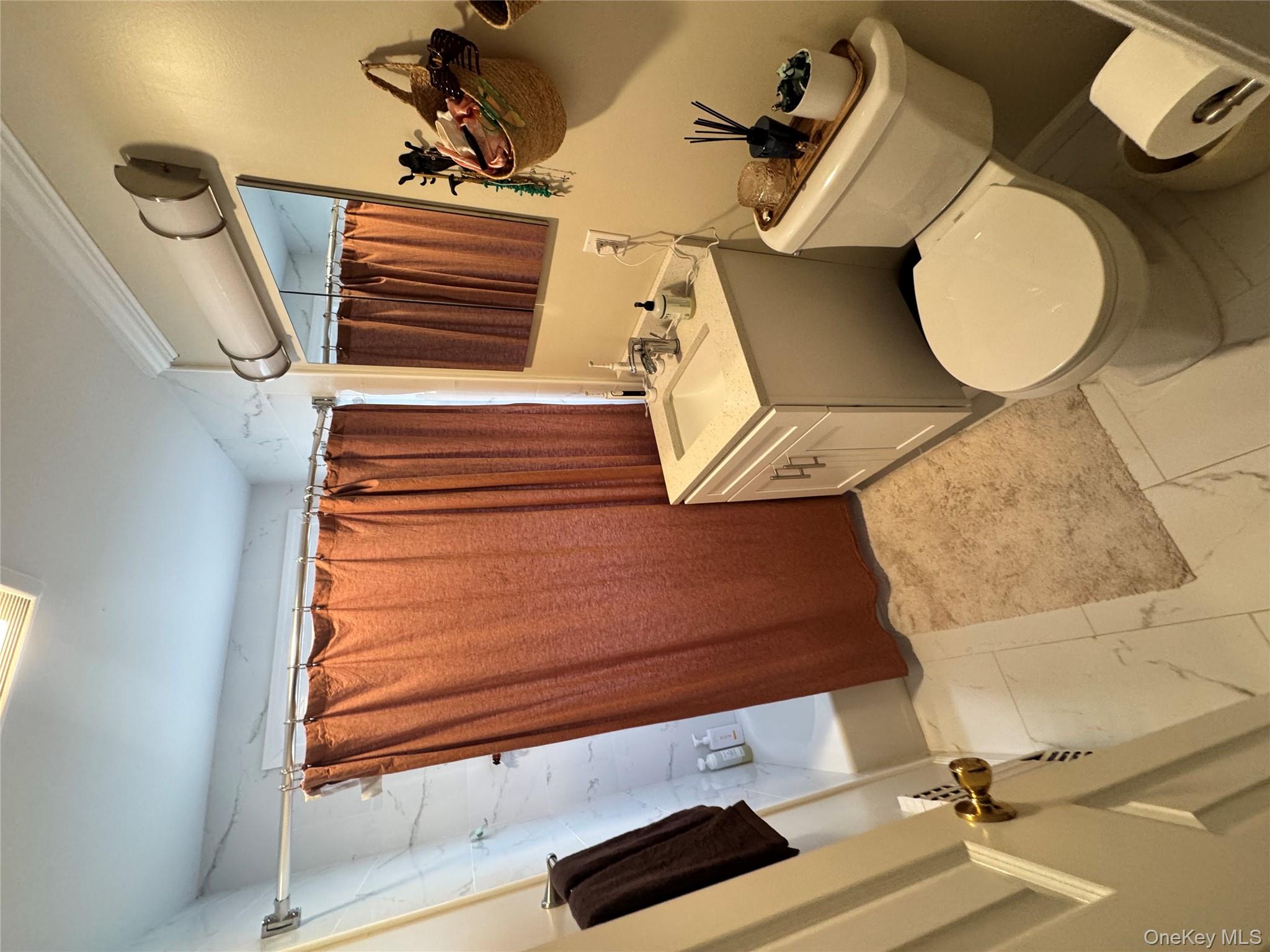 #7 photo, 655 E Walnut Street, מחוז נסאו Long Beach , NY 11561