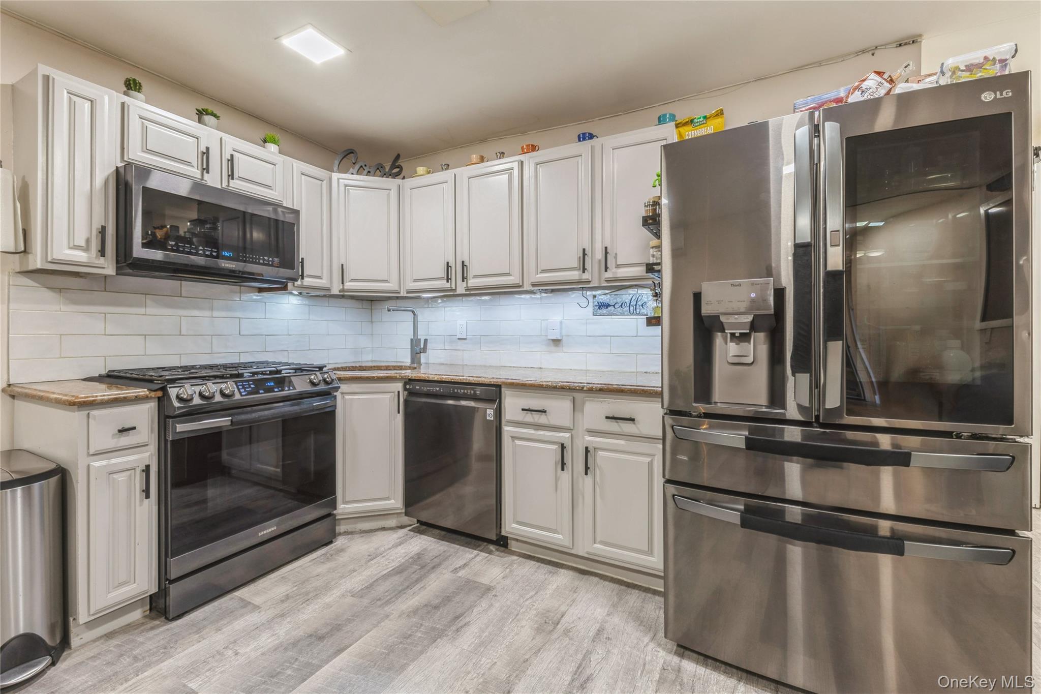 #13 photo, 32 Covert Street, 브루클린 Brooklyn , NY 11207