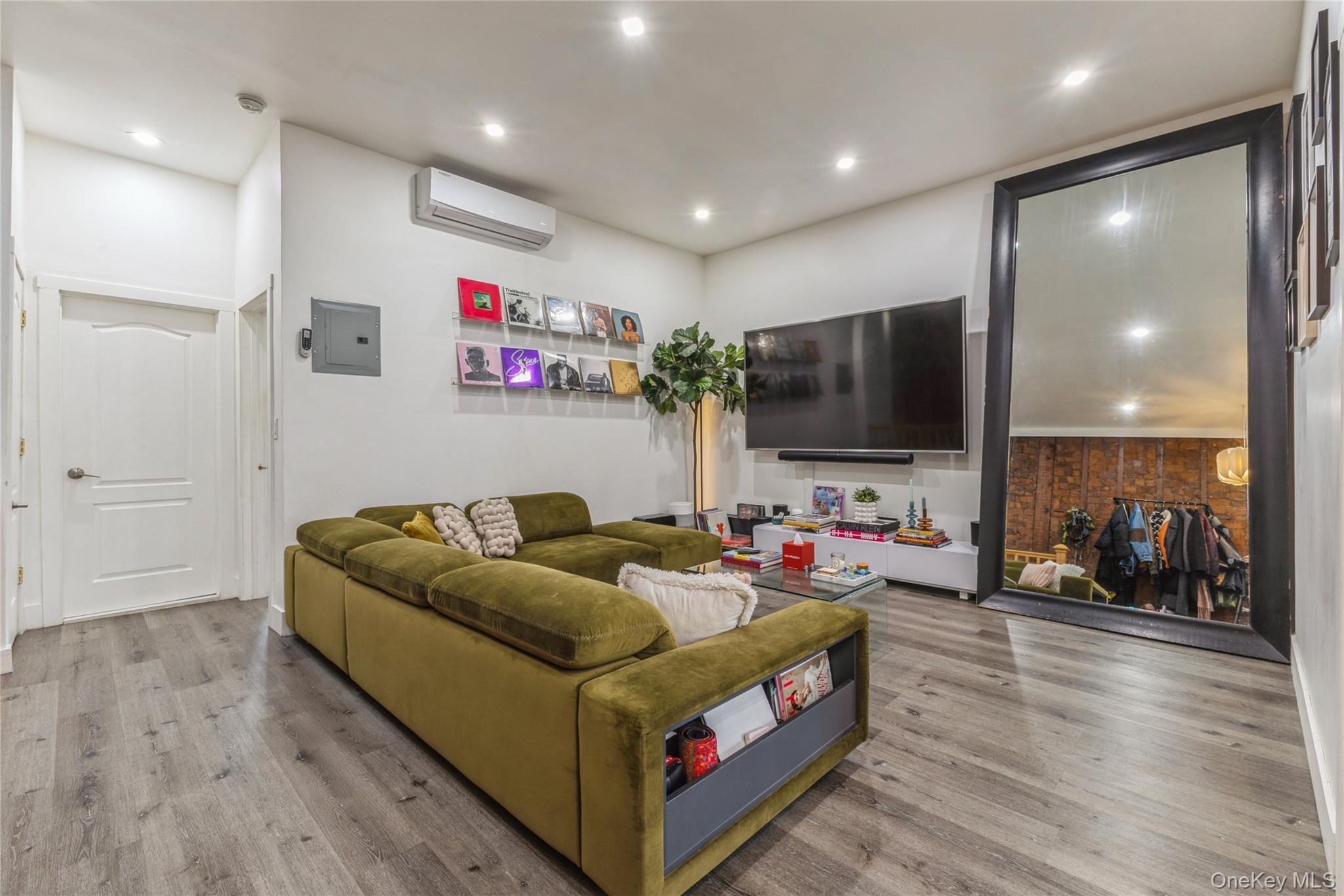 #6 photo, 32 Covert Street, 브루클린 Brooklyn , NY 11207