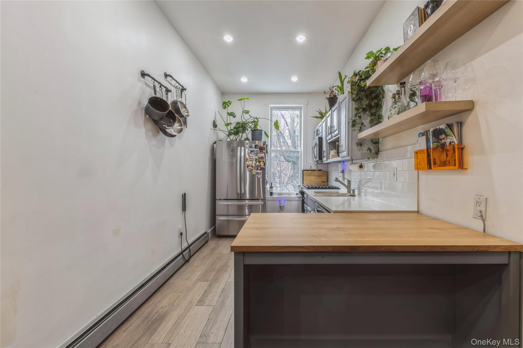 #9 photo, 32 Covert Street, 브루클린 Brooklyn , NY 11207