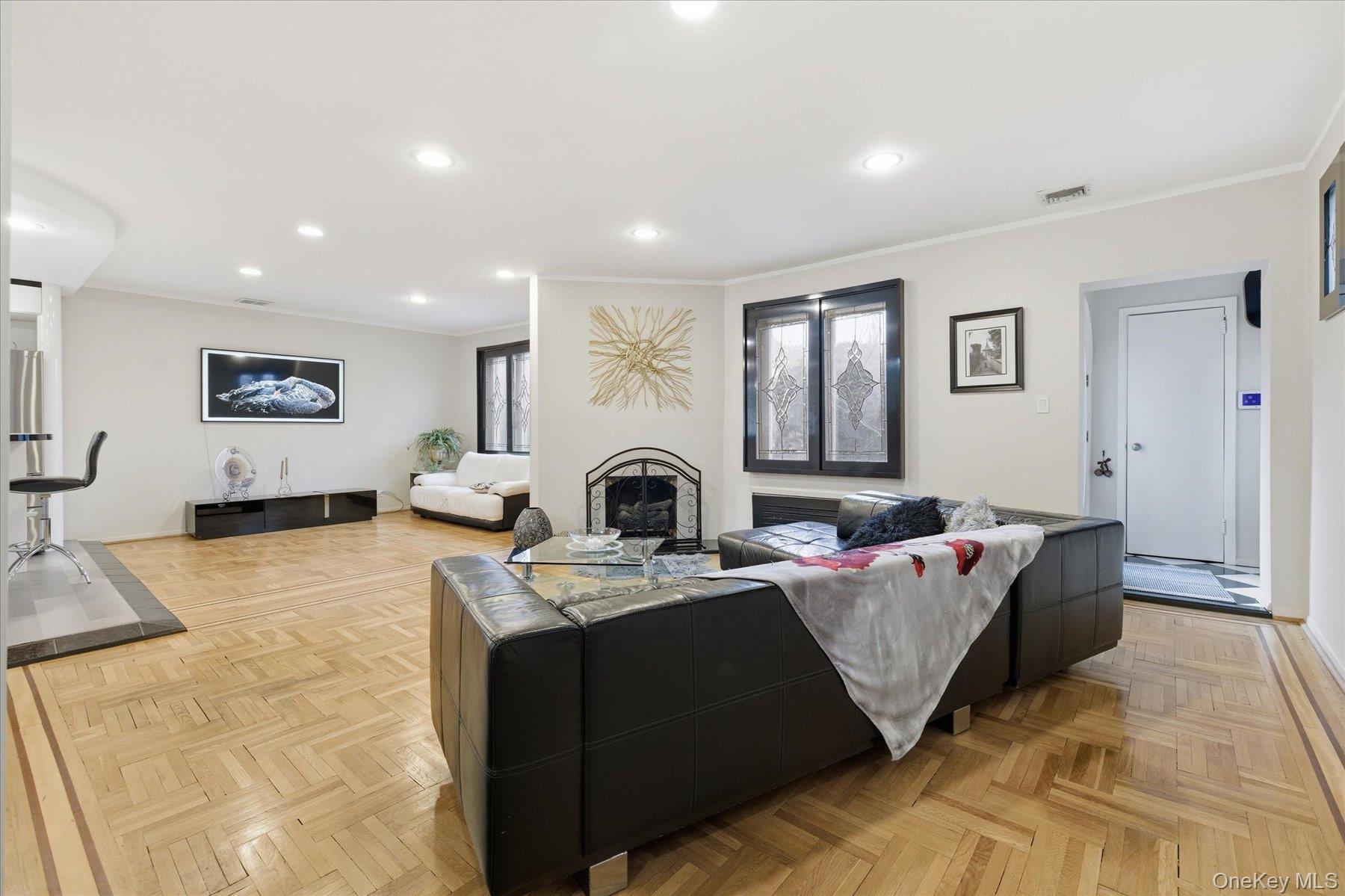 #4 photo, 34 Reyam Road, 롱 아일랜드 Lynbrook , NY 11563