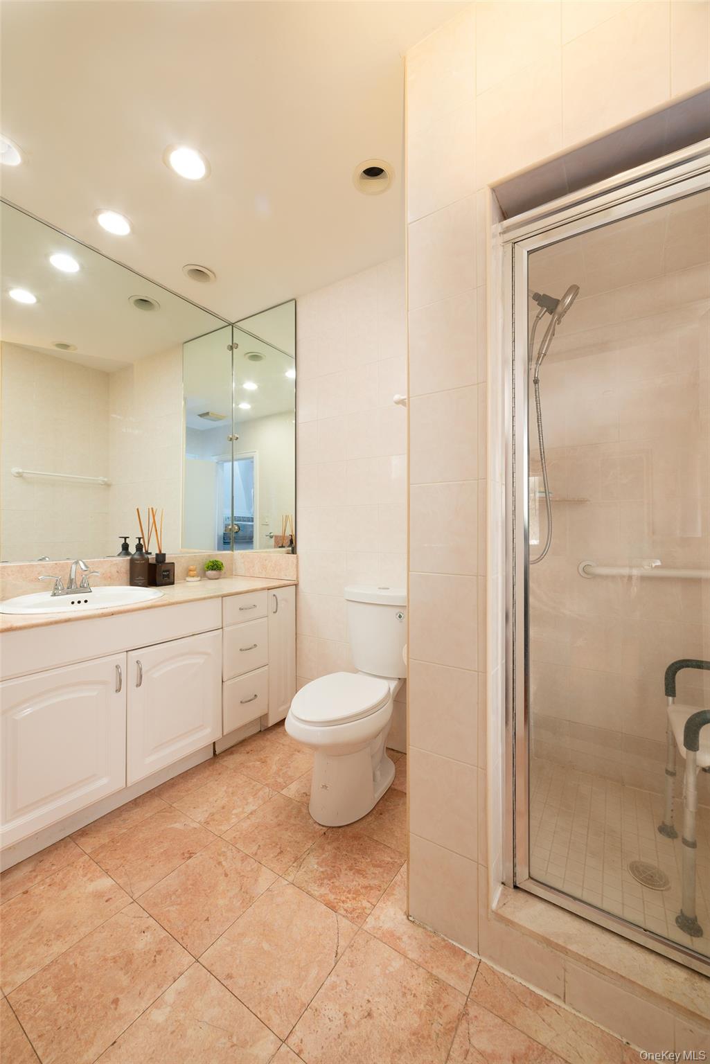 #13 photo, 200 Melbourne Road, מחוז נסאו Great Neck , NY 11021