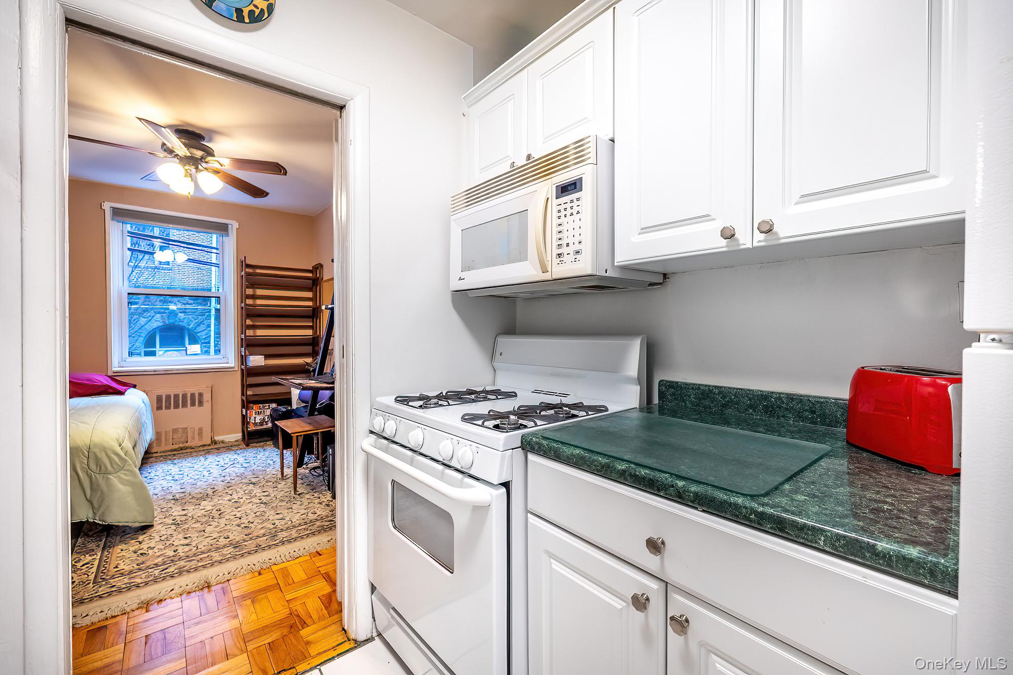 #10 photo, 75 W 238th Street, Bronx , NY 10463