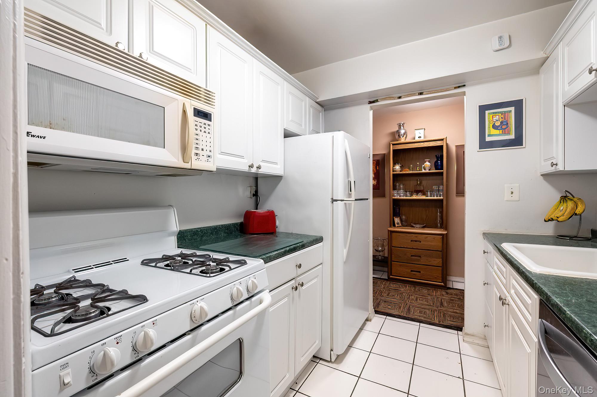 #7 photo, 75 W 238th Street, Bronx , NY 10463