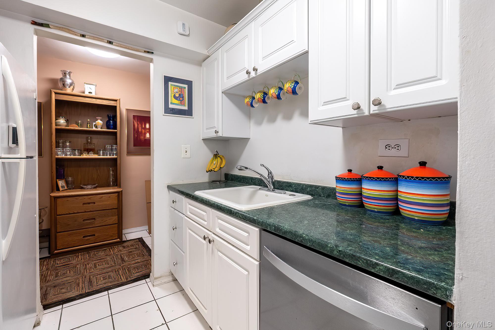 #8 photo, 75 W 238th Street, Bronx , NY 10463