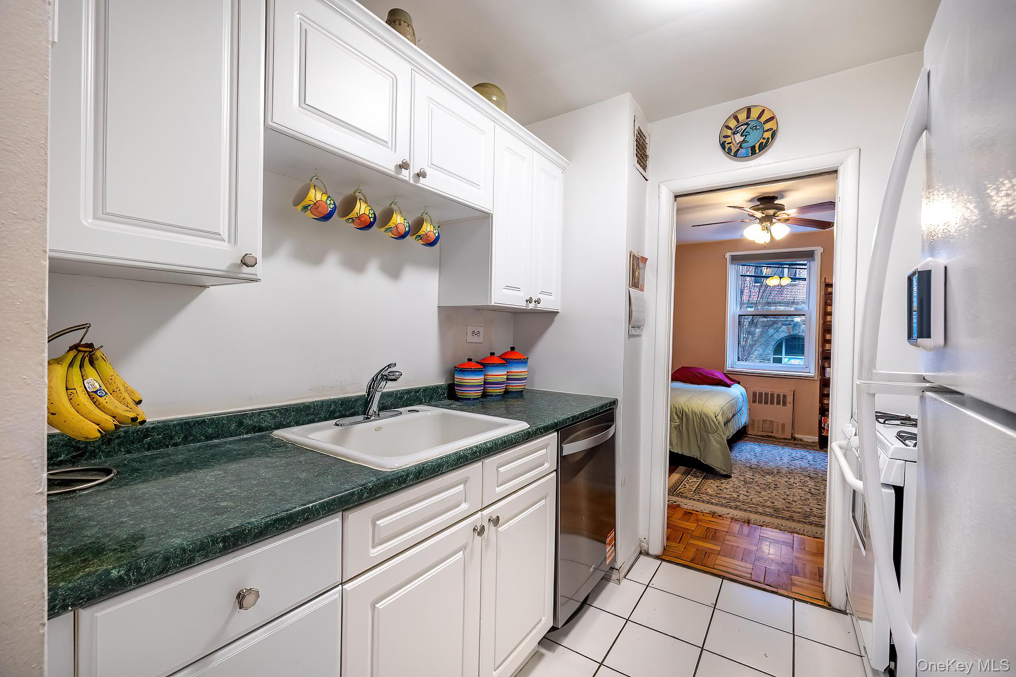 #9 photo, 75 W 238th Street, Bronx , NY 10463