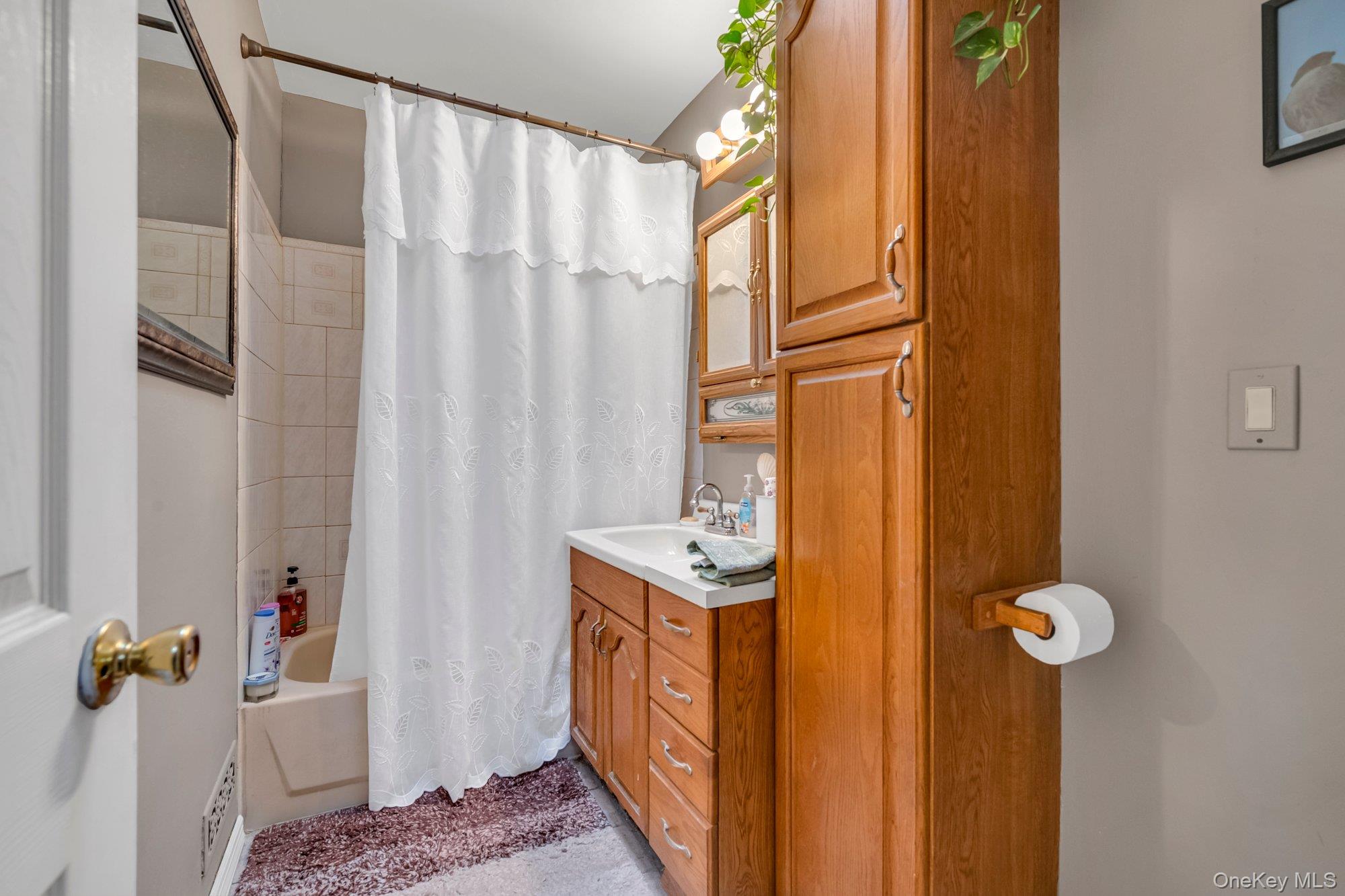 #14 photo, 1019 Vincent Avenue, Bronx , NY 10465