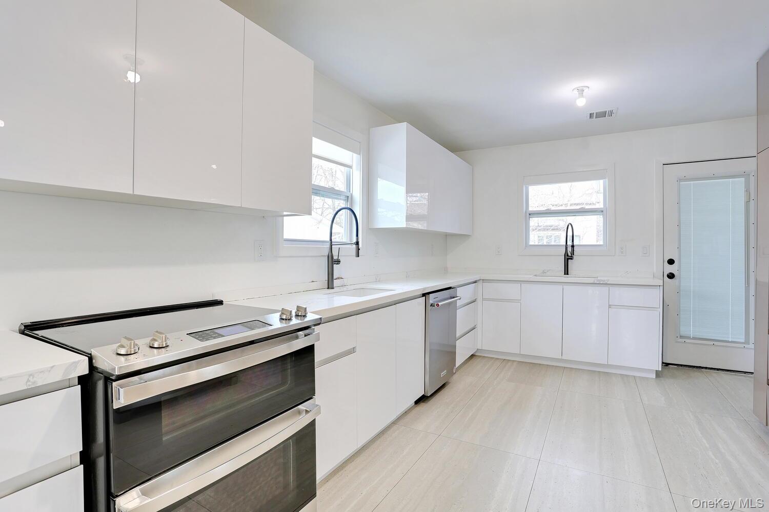 #8 photo, 3 Stonehouse Drive, 뉴욕주 Spring Valley , NY 10977