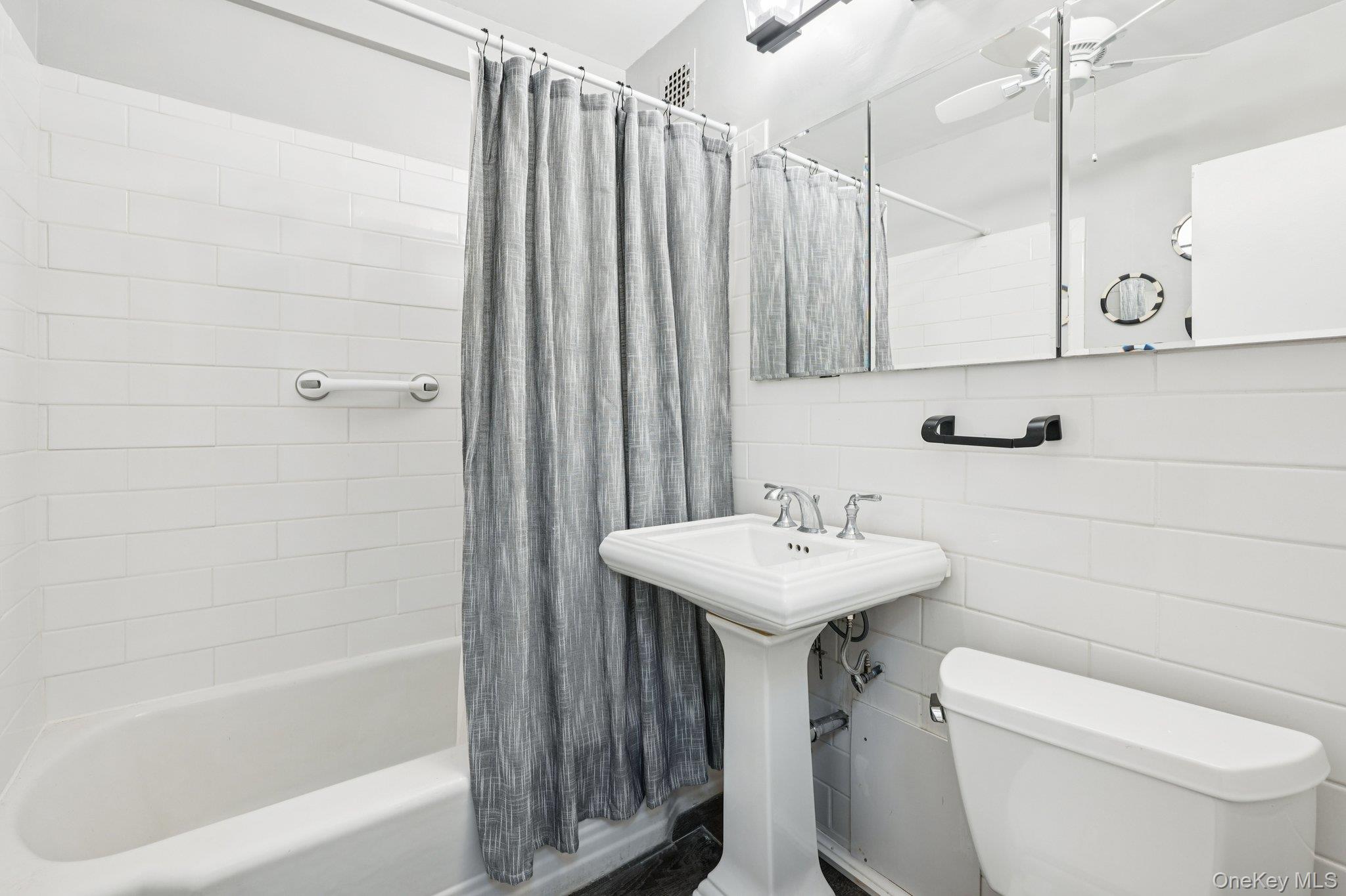 #11 photo, 4 Putnam Hill, Greenwich , NY 06830