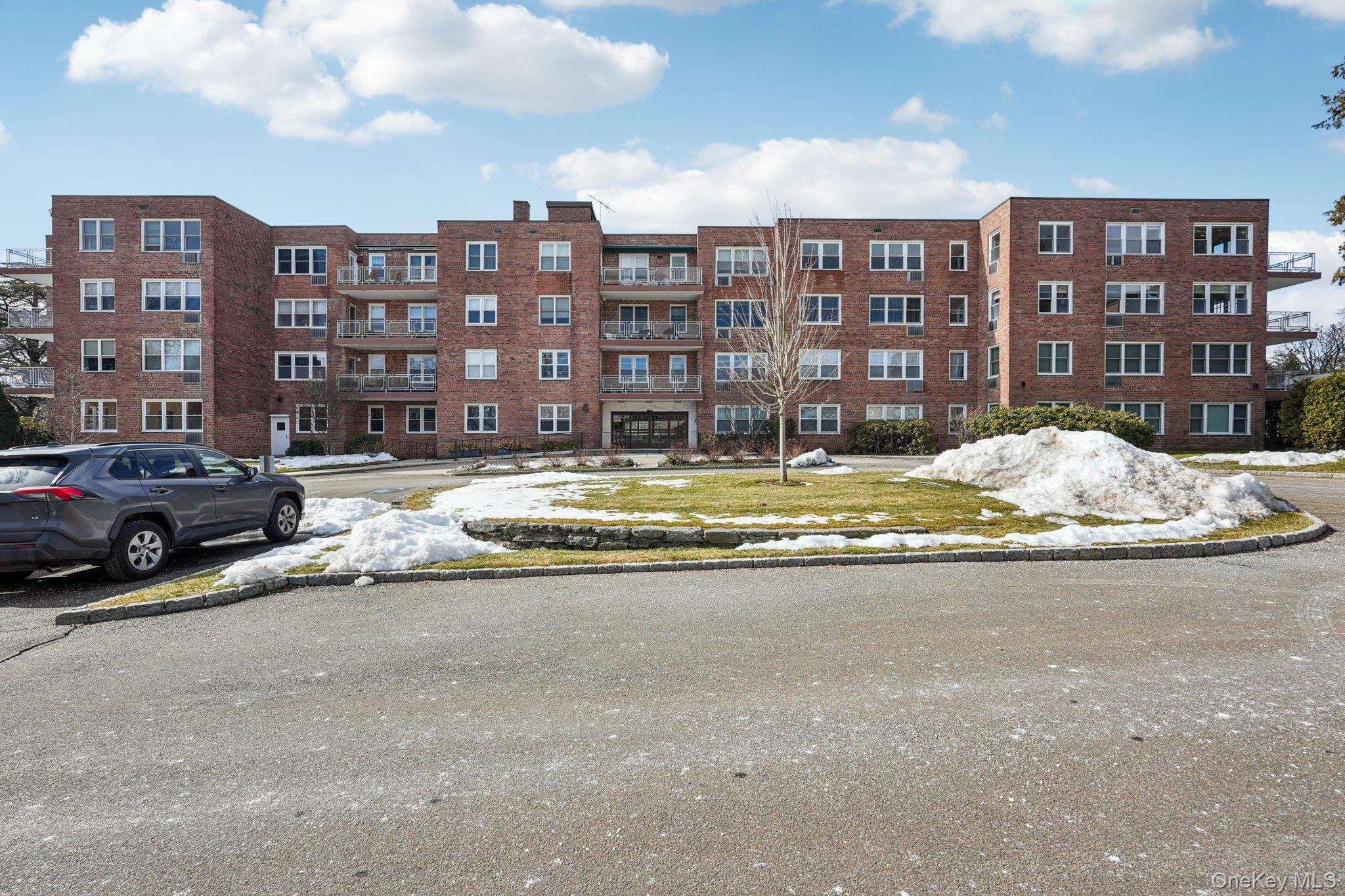 #19 photo, 4 Putnam Hill, Greenwich , NY 06830