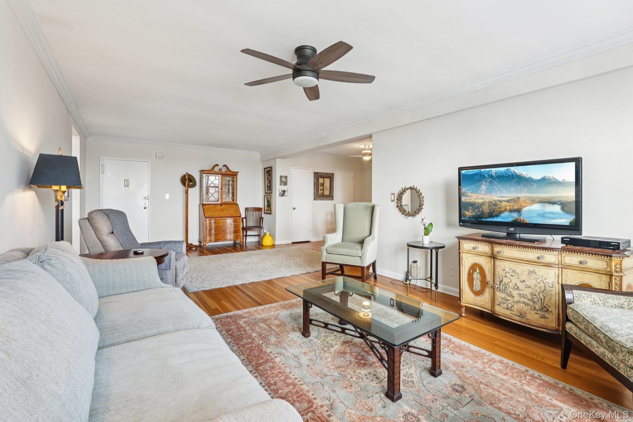 #4 photo, 4 Putnam Hill, Greenwich , NY 06830