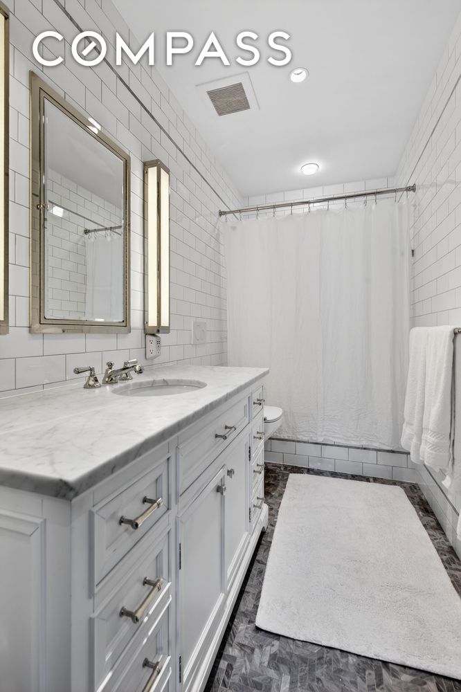 #12 photo, 123 Grand Street, SoHo , NY 10013