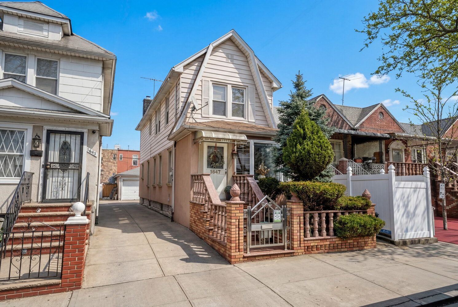 #11 photo, 1647 E 49TH Street, 브루클린 Flatlands , NY 11234