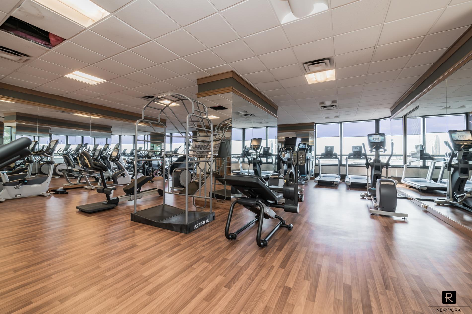 #17 photo, 415 E 37th Street, Murray Hill , NY 10016