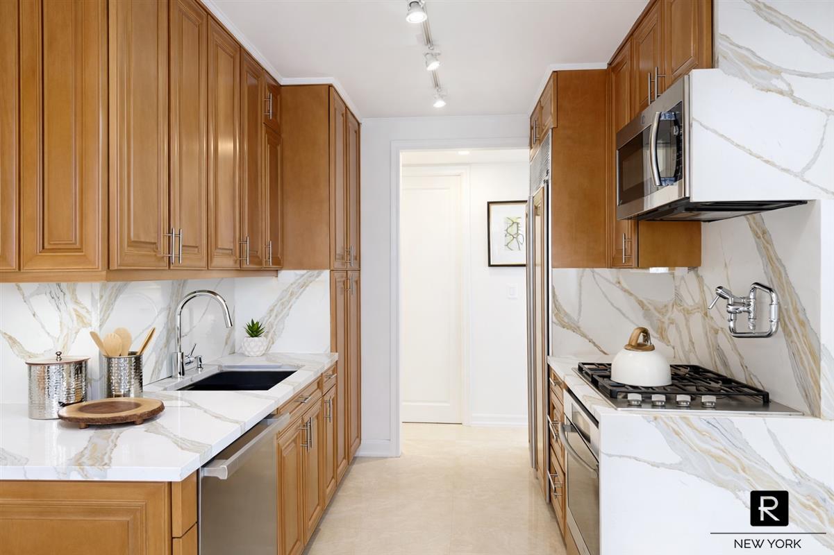 #4 photo, 415 E 37th Street, Murray Hill , NY 10016