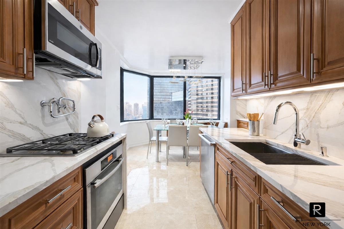 #5 photo, 415 E 37th Street, Murray Hill , NY 10016