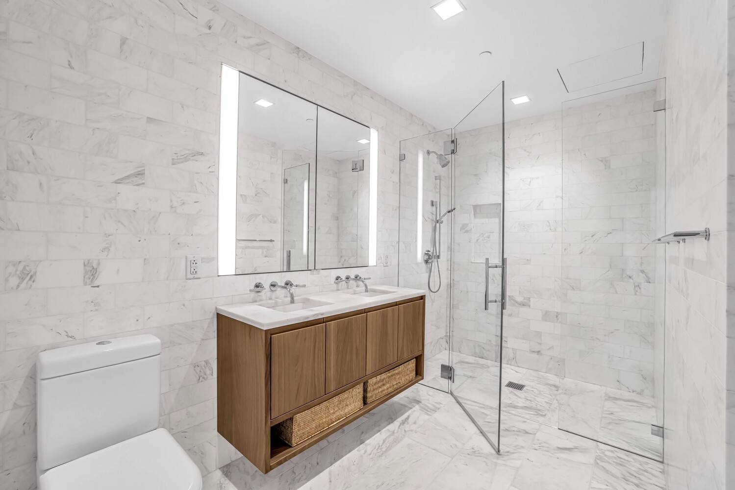 #8 photo, 242 BROOME Street, מנהטן Lower East Side , NY 10002