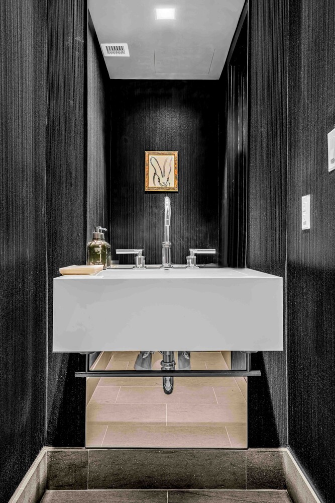 #9 photo, 242 BROOME Street, מנהטן Lower East Side , NY 10002