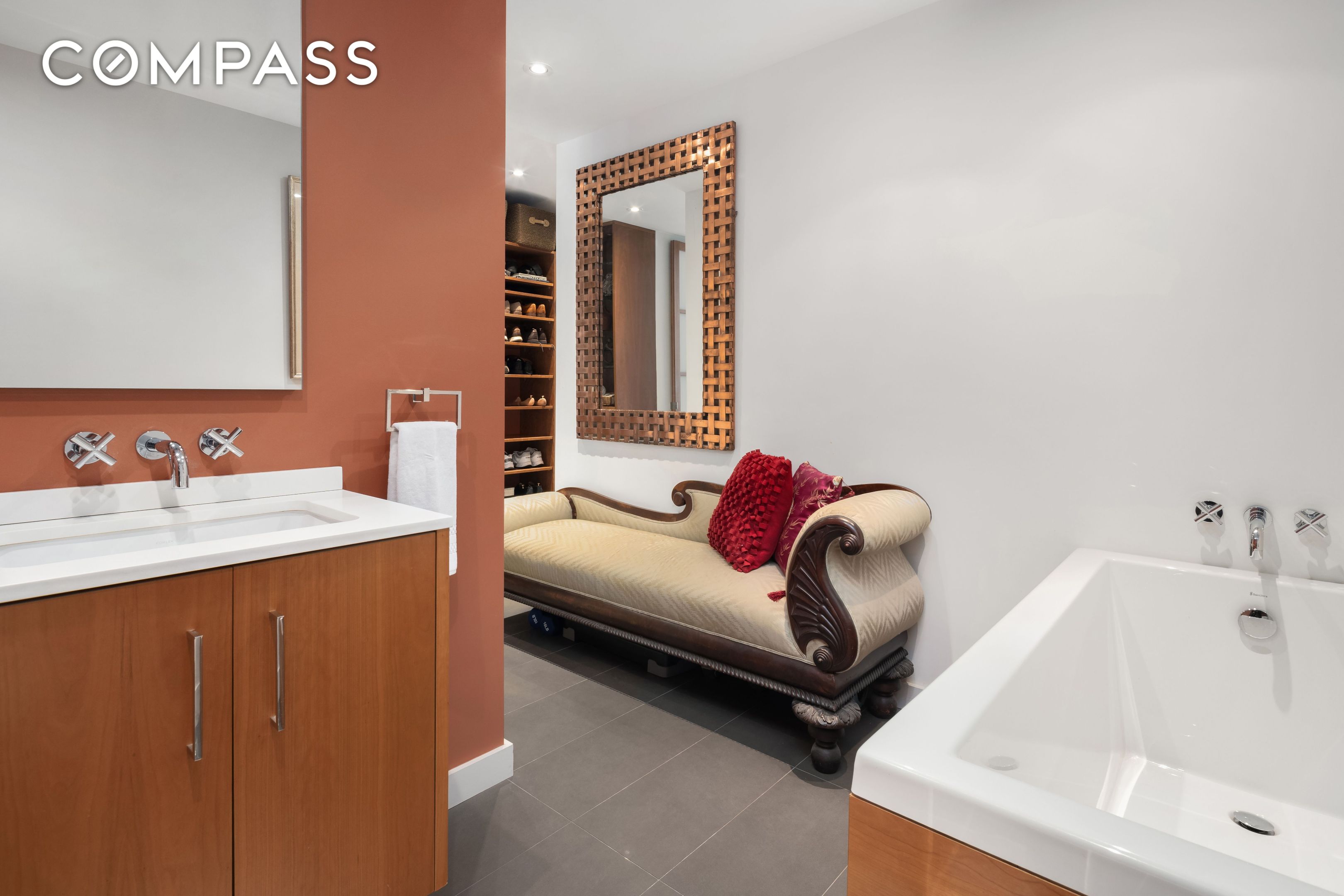 #10 photo, 2 Northside Piers, 브루클린 Williamsburg , NY 11249