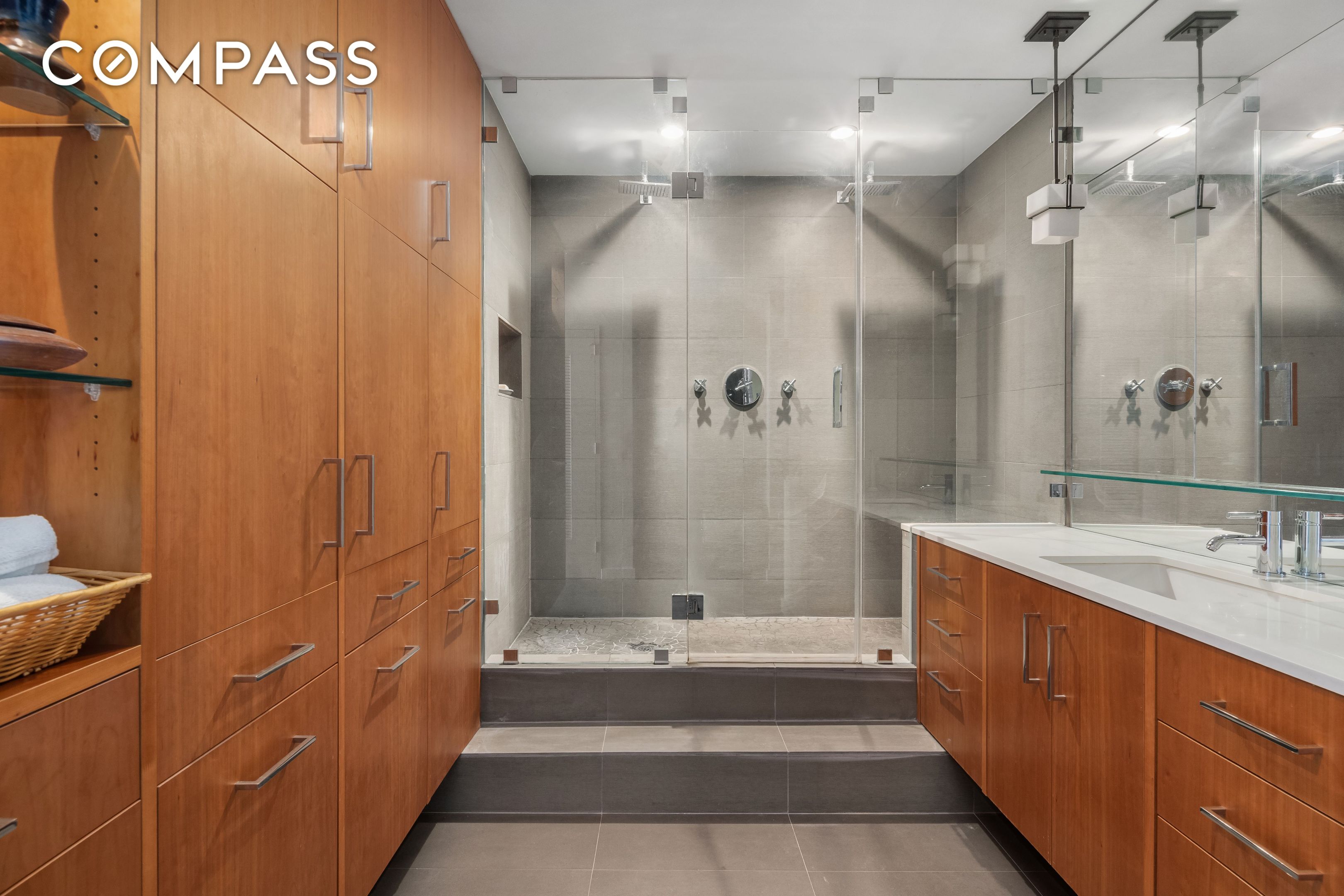 #9 photo, 2 Northside Piers, 브루클린 Williamsburg , NY 11249