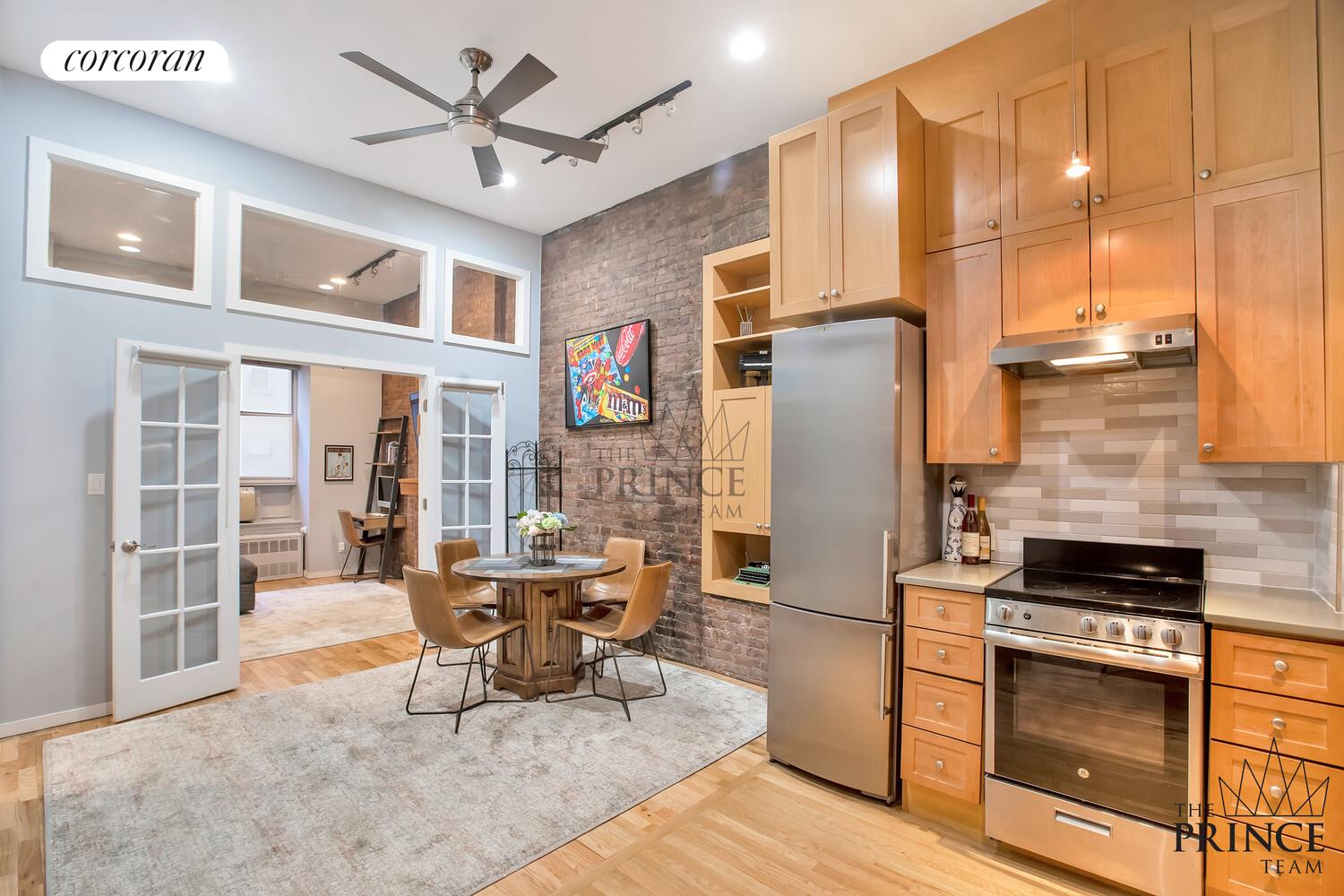 #1 photo, 23 E 10TH Street, 맨해튼 Greenwich Village , NY 10003