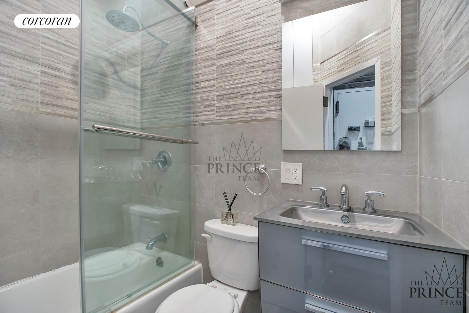 #7 photo, 23 E 10TH Street, 맨해튼 Greenwich Village , NY 10003