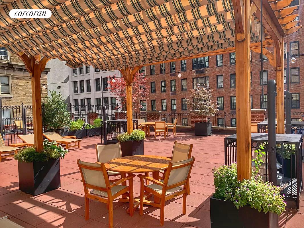 #8 photo, 23 E 10TH Street, 맨해튼 Greenwich Village , NY 10003