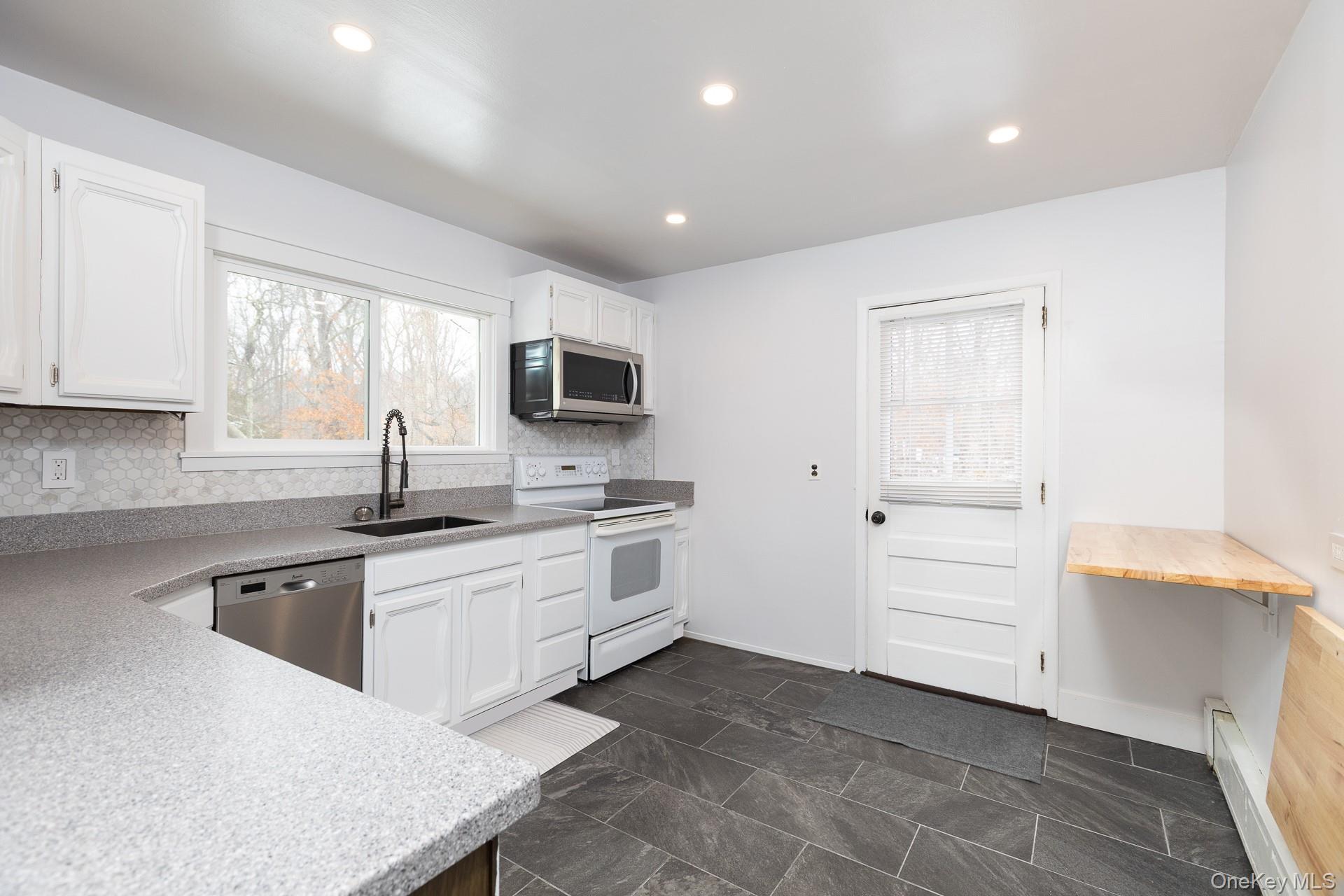 #1 photo, 117 Fulton Avenue, Саффолк ‖ Mastic , NY 11950