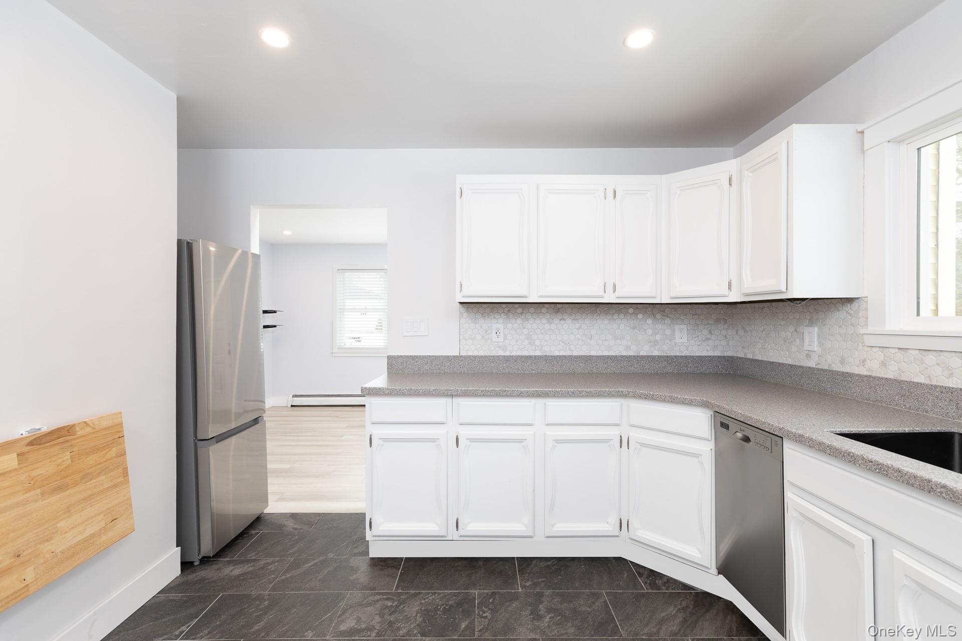 #3 photo, 117 Fulton Avenue, Саффолк ‖ Mastic , NY 11950