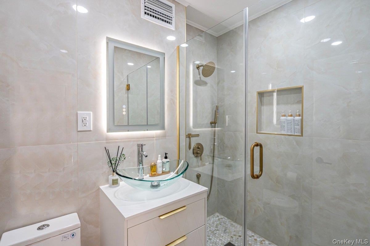 #12 photo, 162-01 Powells Cove Boulevard, Beechhurst , NY 11357