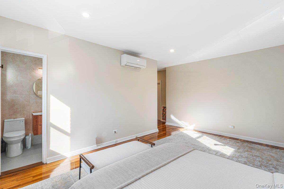 #15 photo, 162-01 Powells Cove Boulevard, Beechhurst , NY 11357