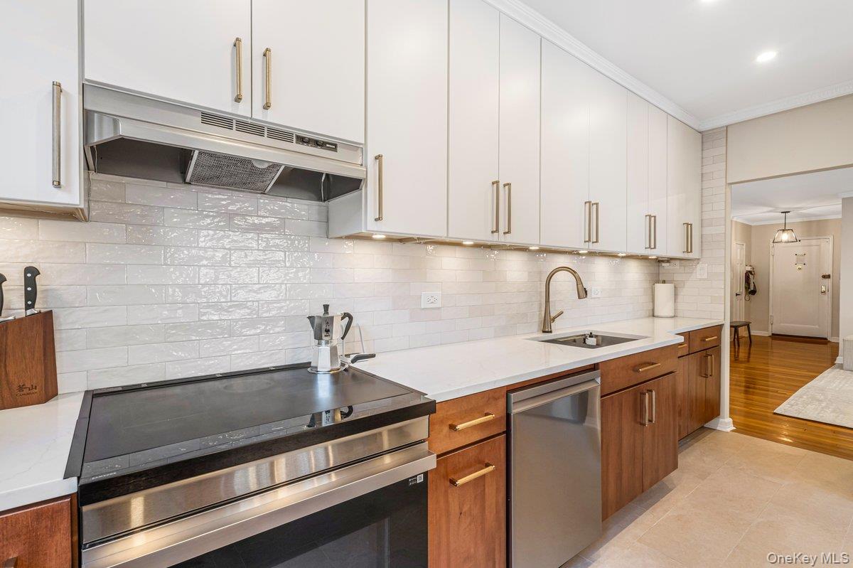 #9 photo, 162-01 Powells Cove Boulevard, Beechhurst , NY 11357