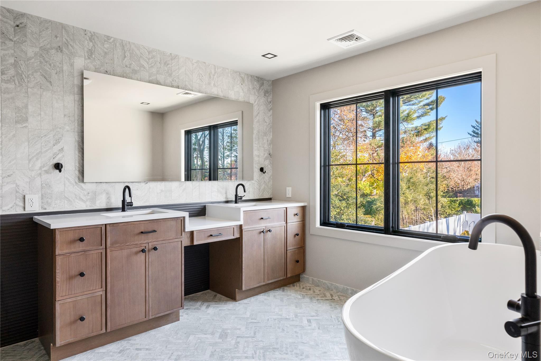 #6 photo, 157 Rhode Island Avenue, Нассау ‖ Massapequa , NY 11758