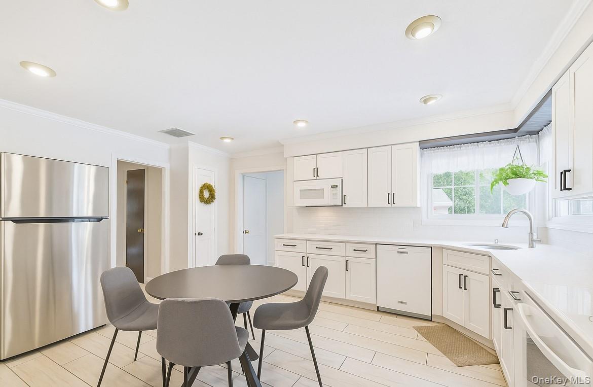 #18 photo, 5 Gristmill Drive, Саффолк ‖ Kings Park , NY 11754