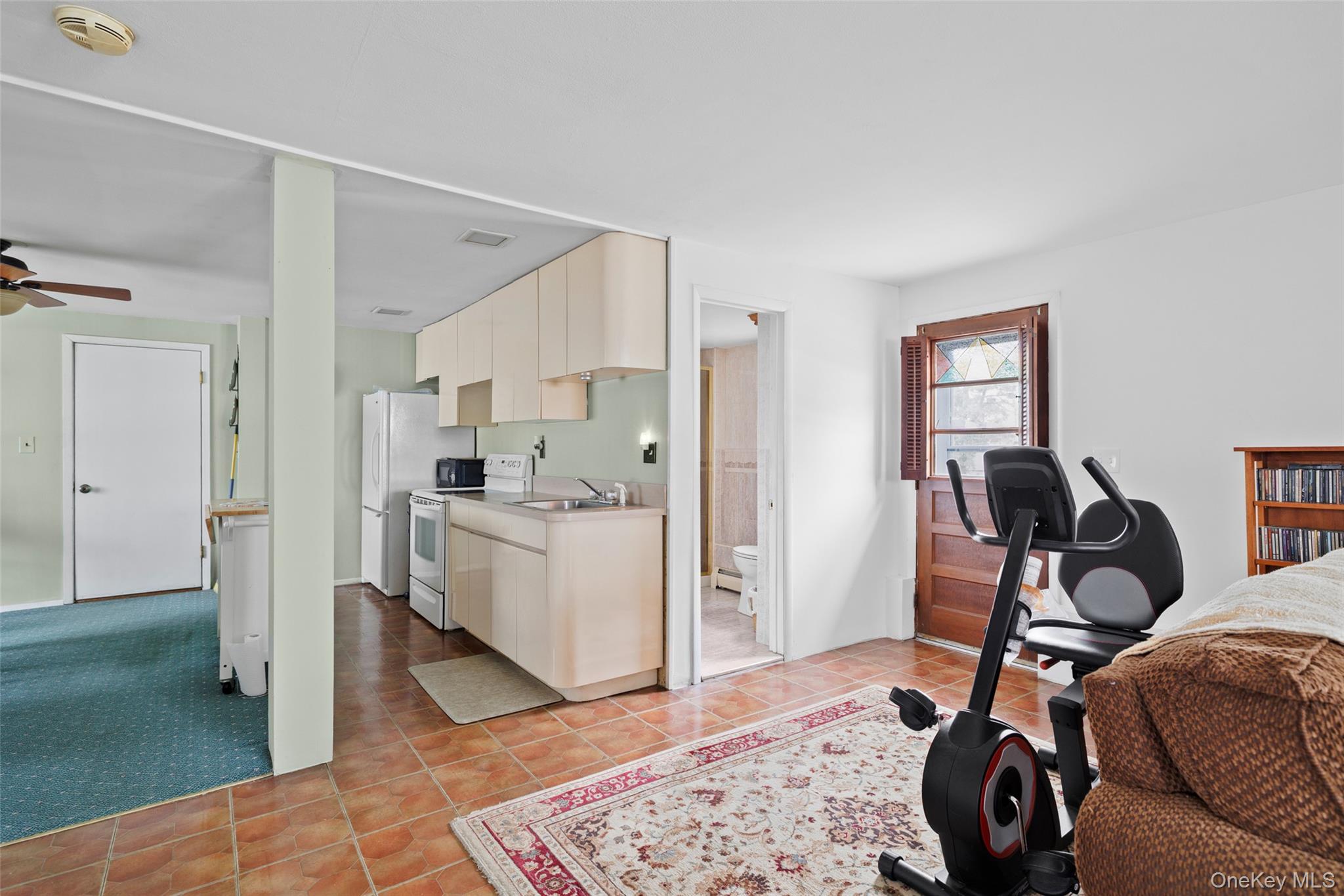 #20 photo, 830 N Broome Avenue, Саффолк ‖ Lindenhurst , NY 11757