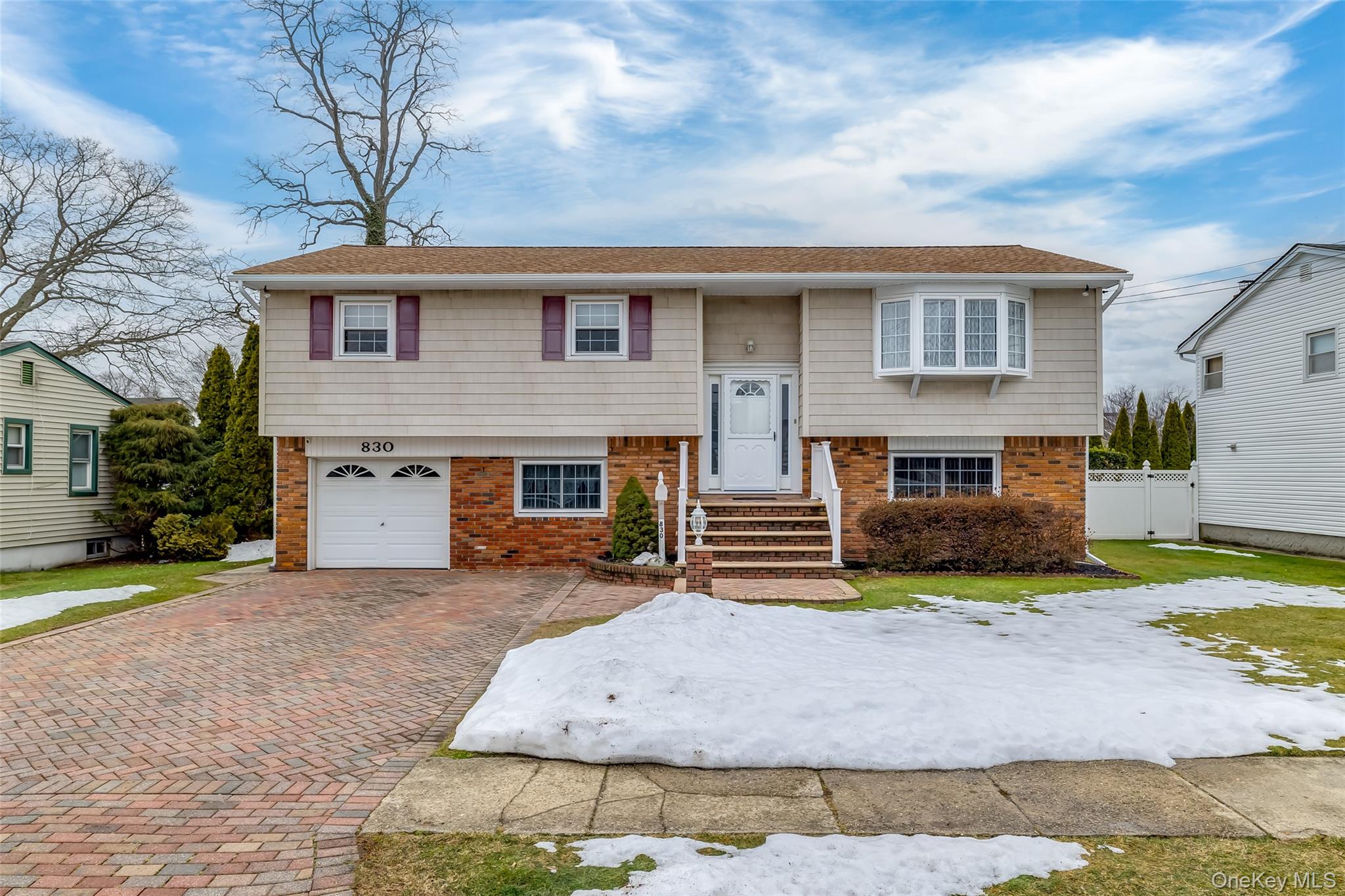 #3 photo, 830 N Broome Avenue, Саффолк ‖ Lindenhurst , NY 11757