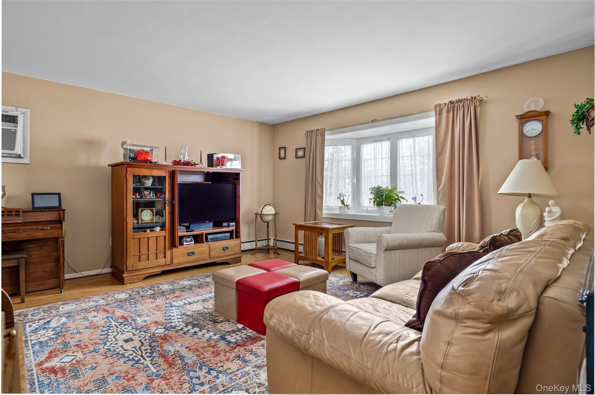 #4 photo, 830 N Broome Avenue, Саффолк ‖ Lindenhurst , NY 11757