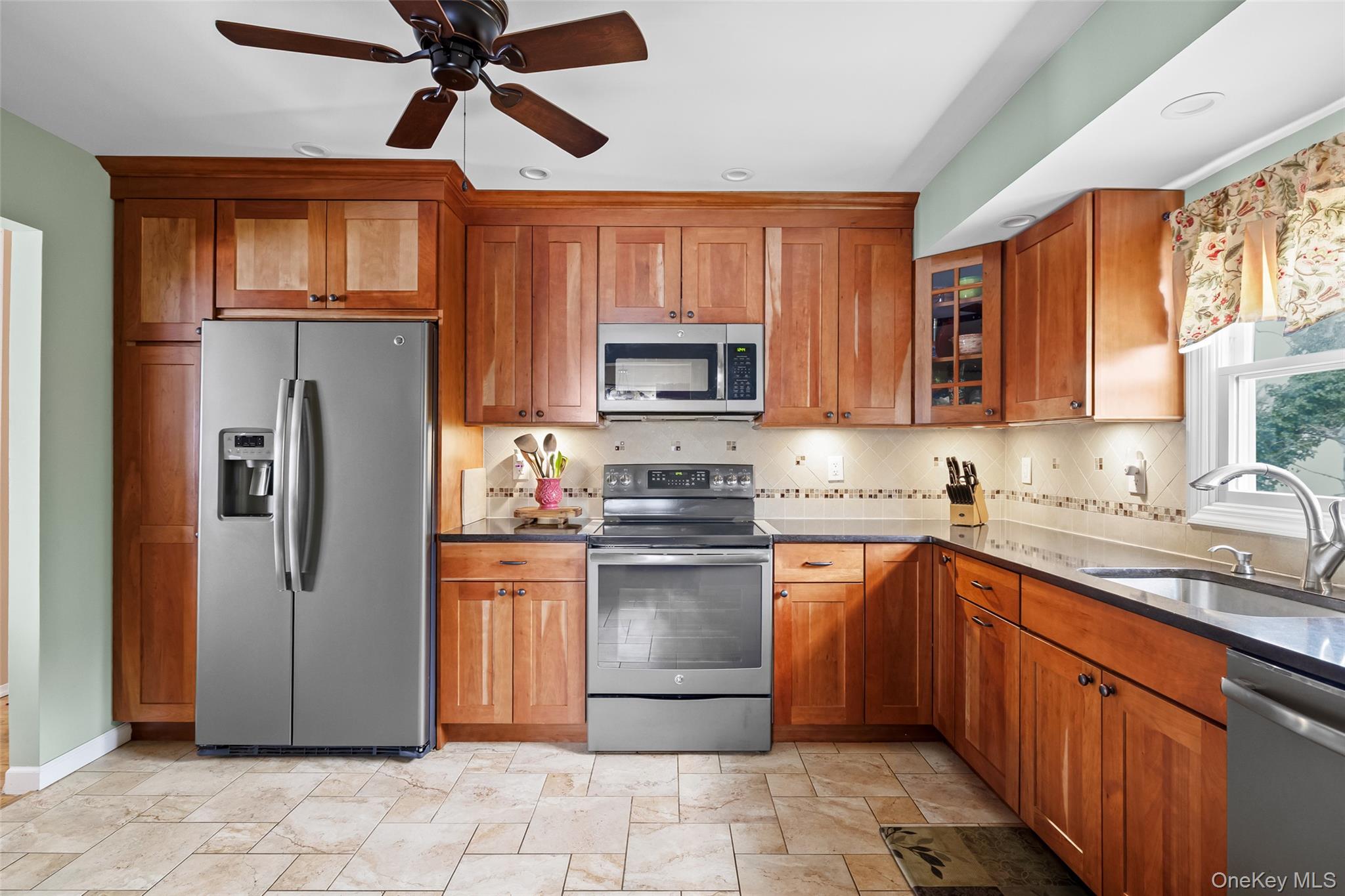 #8 photo, 830 N Broome Avenue, Саффолк ‖ Lindenhurst , NY 11757