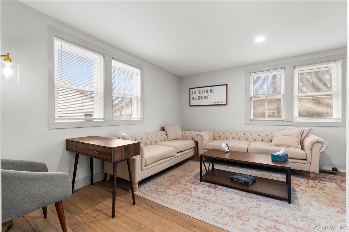 #15 photo, 64 Broadway, 롱 아일랜드 Amityville , NY 11701