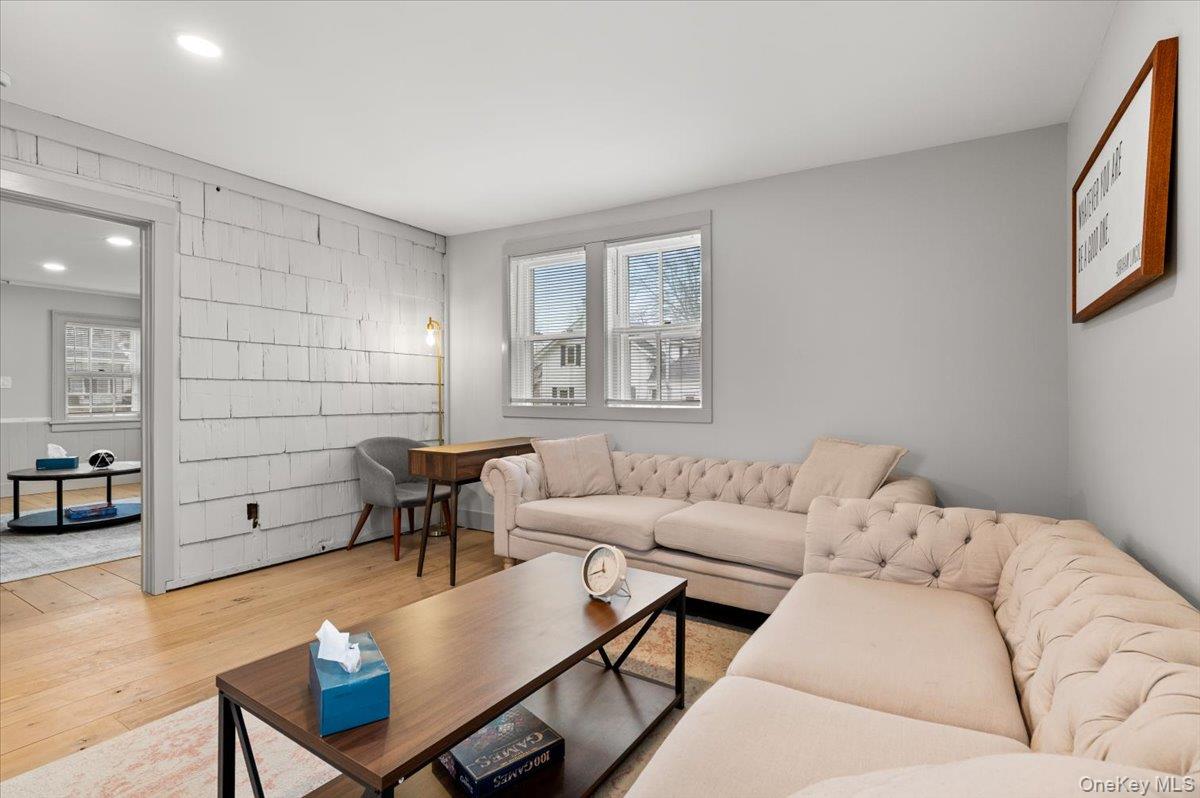 #18 photo, 64 Broadway, 롱 아일랜드 Amityville , NY 11701