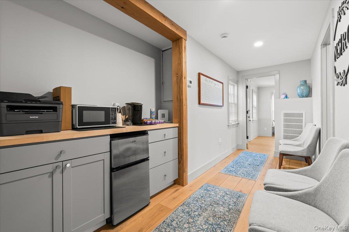 #9 photo, 64 Broadway, 롱 아일랜드 Amityville , NY 11701